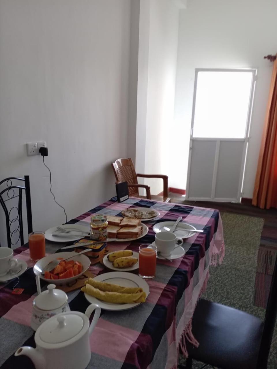 Frosty Heaven Guest House Нувара Елия Екстериор снимка