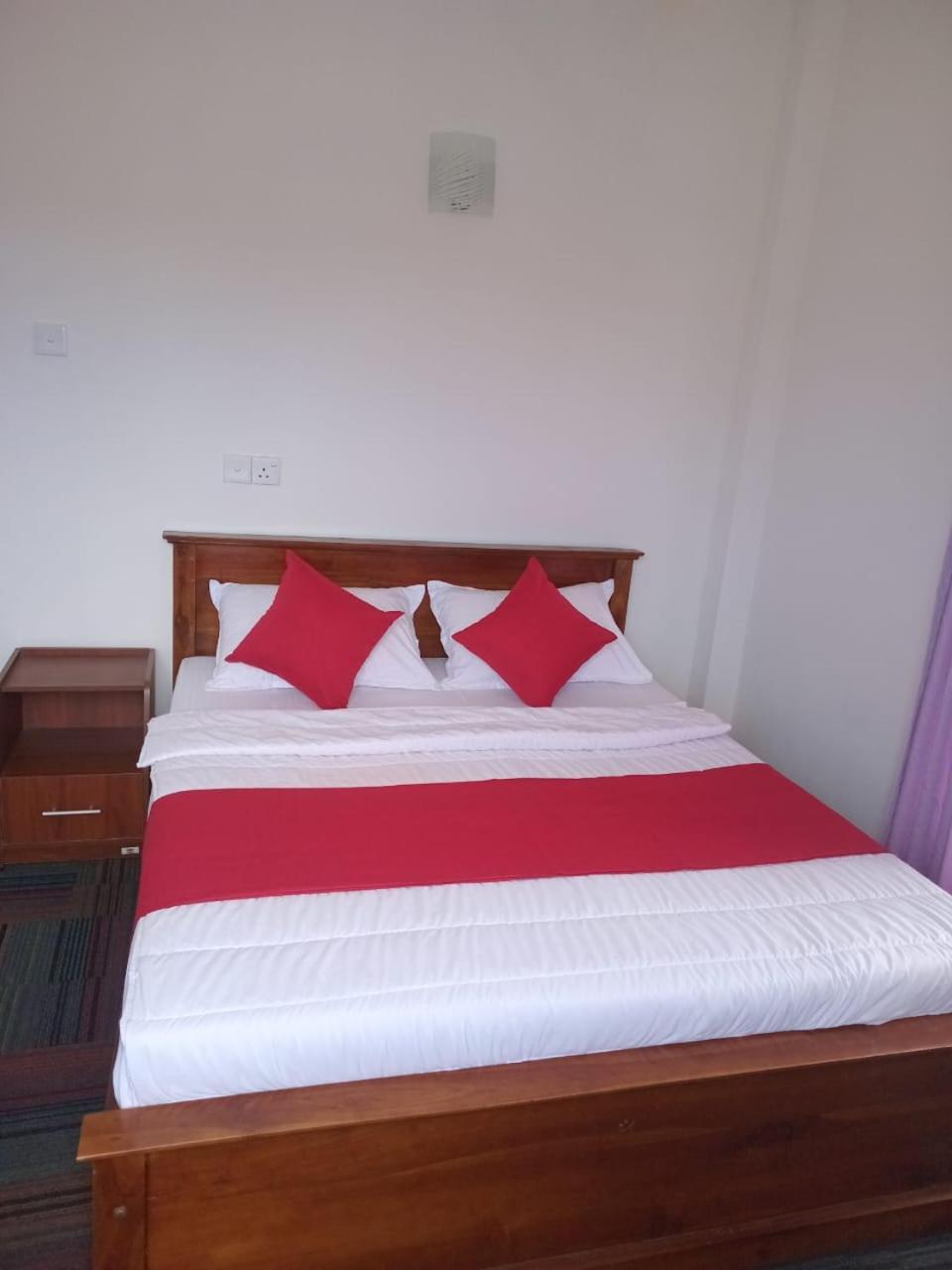 Frosty Heaven Guest House Нувара Елия Екстериор снимка